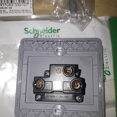 Ổ cắm E3426UEST GS Schneider 3 chấu - Nâu bạc | Chính hãng |