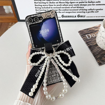 Ốp Lưng Cho Samsung Galaxy Z FLip 6 / Z Flip 5 / Z Flip 4 Smile Đính Đá Nơ To Bản Kèm Dây Ngọc Trai Cầm Tay Xinh Xắn