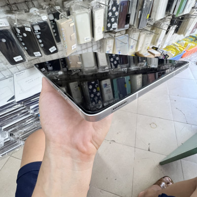 Kính Cường Lực Galaxy Tab S9, S9 FE, S9 Plus và S9 FE Plus Có Khung Tự Dán - Dễ Dán, Full Màn, Vát Cạnh, Chống Trầy, Không Bọt Khí