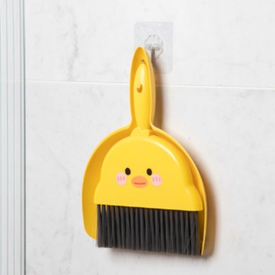 Bộ chổi quét bụi bàn thờ mini đa năng kèm ky hốt rác có lỗ treo lên ,lông chổi làm bằng sợi cước nhựa mềm , được kết dày giúp làm sạch bụi bẩn nhanh chóng ,dễ dàng gom bụi ở những khe nhỏ phù hợp cho mọi nơi trong nhà , vô cùng tiện lợi