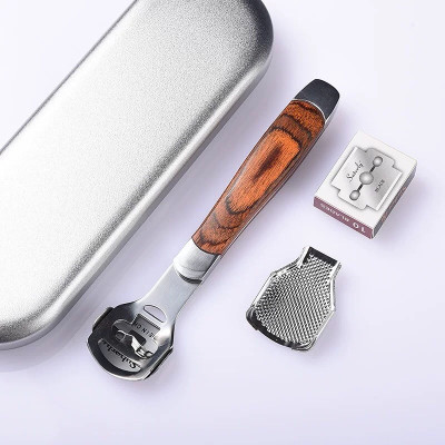 Bộ dụng cụ chà gót chân ,làm sạch da chết kèm lưỡi dao cạo và hộp đựng thiếc xinh xắn 