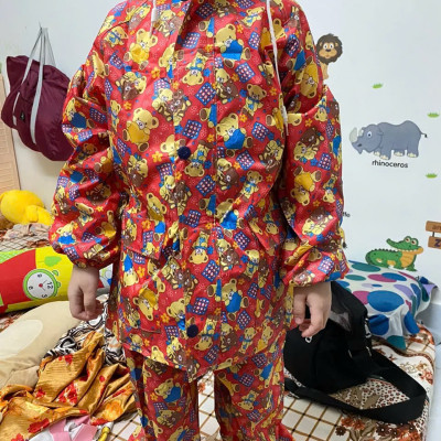 Áo mưa bộ trẻ em từ 3 - 10 tuổi , họa tiết hoạt hình dễ thương ,vải dù cao cấp , siêu bền , chống thấm , có túi đựng  , giao màu ngẫu nhiên