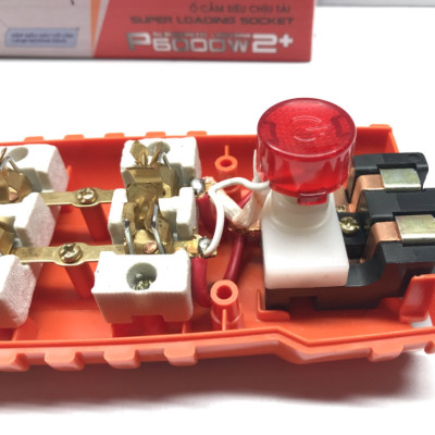Ổ cắm không dây Sopoka P6000W2 siêu chịu tải có công tắc tổng, lõi sứ chịu nhiệt tốt - Hàng chính hãng