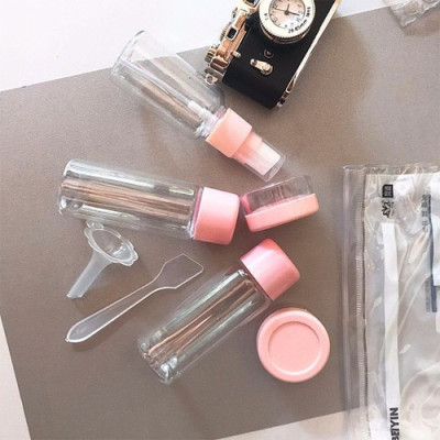 Set bộ dụng cụ  chiết mỹ phẩm 5 -7 món với nhiều kích thước khác nhau   ,có  túi zip tiện dụng nhỏ gọn dễ dàng mang theo du lịch dã ngoại