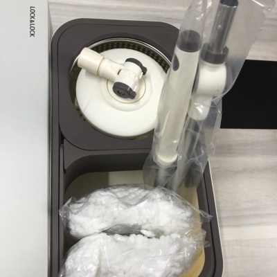 Bộ Lau Nhà Xoay Tay Lock&Lock Dual Bucket Spin Mop  ETM478 ( thùng giặt , cây , 2 bông lau)