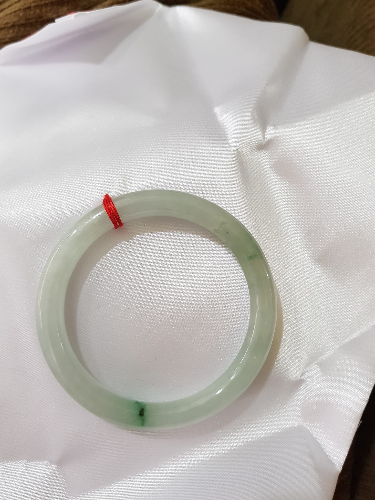 Vòng Tay Đá Cẩm Thạch Xanh Ngọc Nhẹ A SỊN 54mm x 7,5mm Chất liệu đá cẩm thạch tự nhiên màu trắng xanh ngọc nhẹ bóng đẹp Nữ 53kg - 63kg đeo ạ