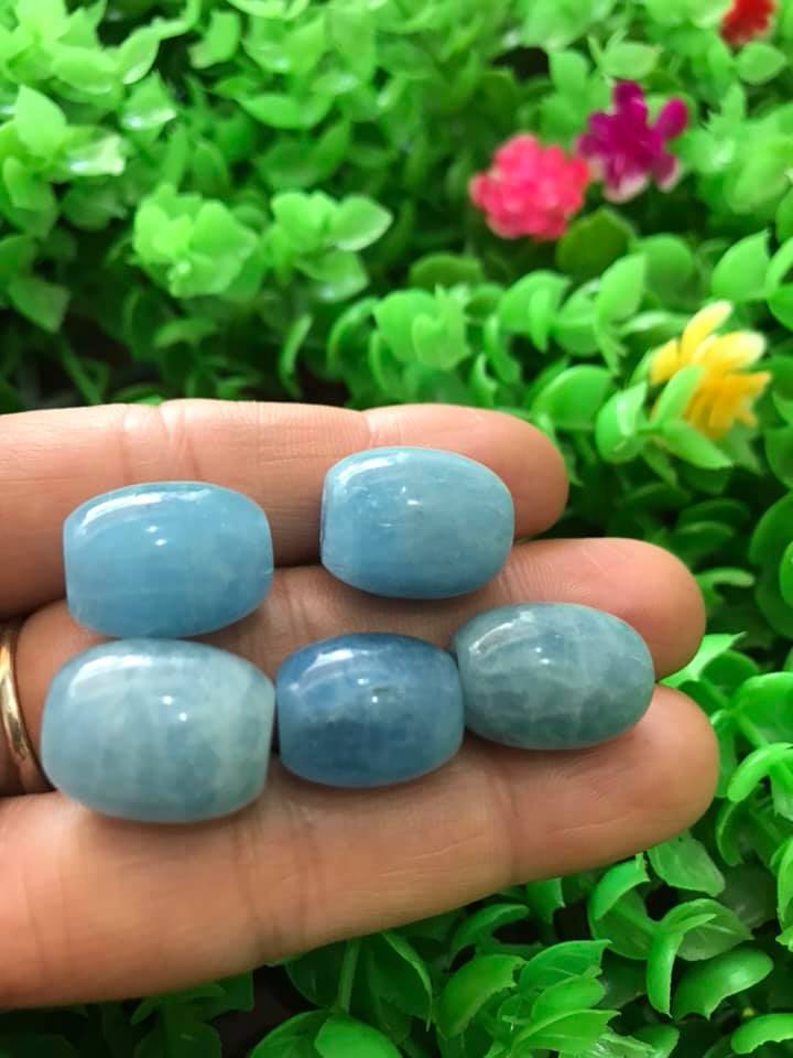 Mặt Dây Chuyền Viên LU AQUA XANH ĐẸP LẮM Size Hạt 13mm x dài 16mm Vòng màu xanh Aqua Bóng đẹp Chất liệu : 100% đá thiên nhiên loại vip ạ Rất hợp nữ mệnh thủy mộc hỏa Nữ lên mặt Dây Chuyền và Phối Vòng Tay ạ