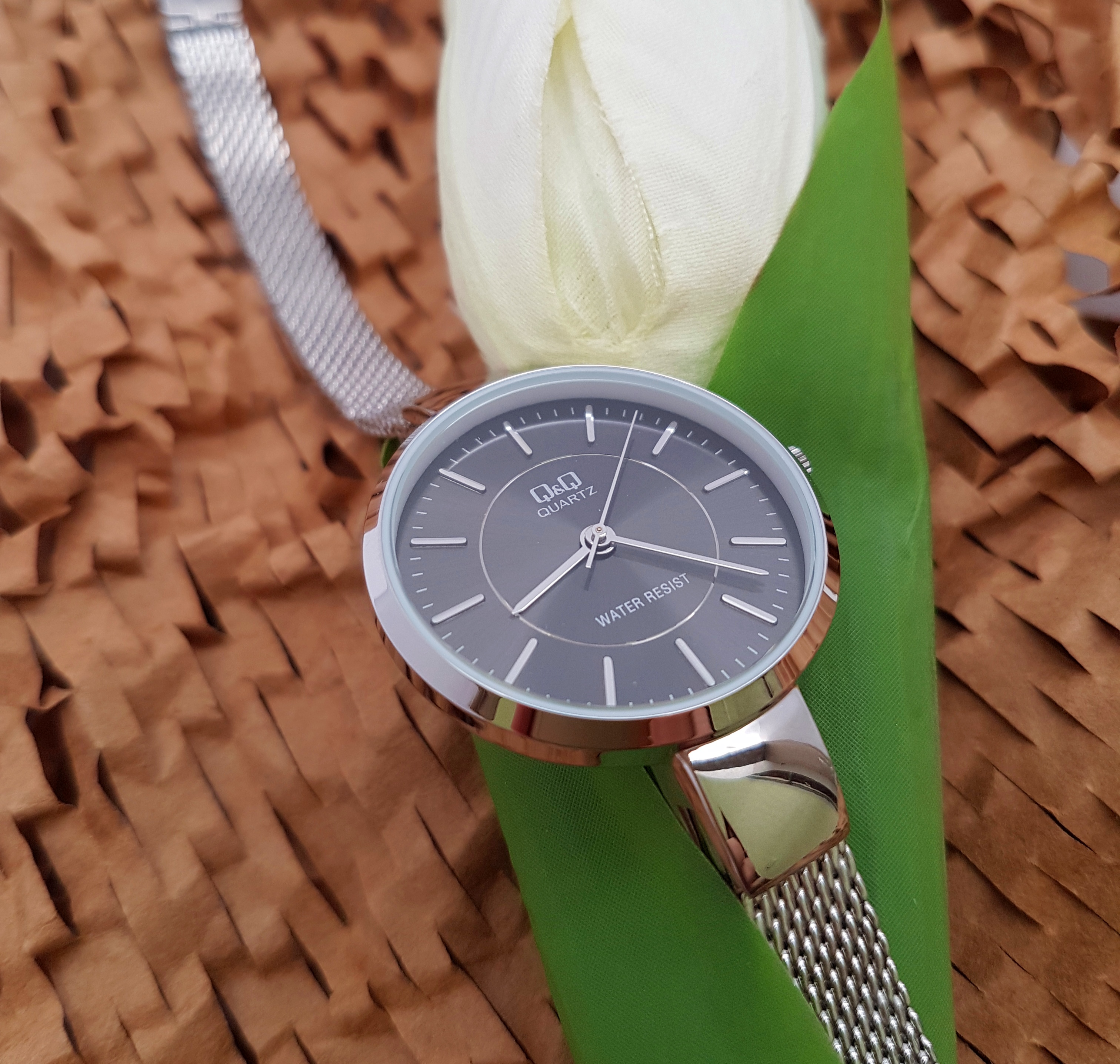 Đồng hồ nữ Q&Q Citizen QA17J202Y dây sắt