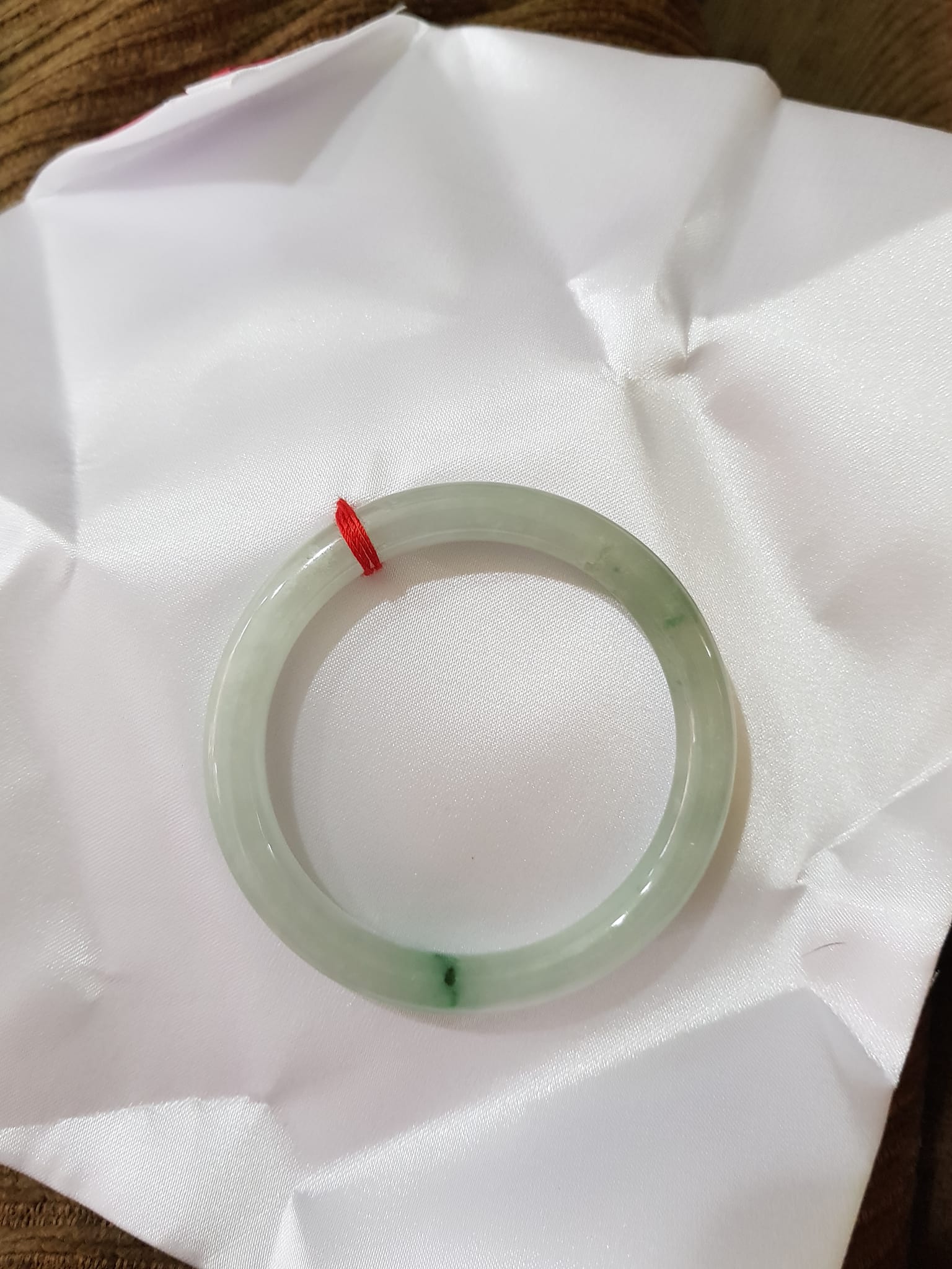 Vòng Tay Đá Cẩm Thạch Xanh Ngọc Nhẹ A SỊN 54mm x 7,5mm Chất liệu đá cẩm thạch tự nhiên màu trắng xanh ngọc nhẹ bóng đẹp Nữ 53kg - 63kg đeo ạ