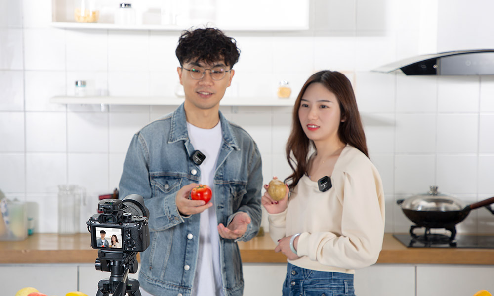 Micro Thu Âm Cài Áo Saramonic Blink900 B2 Cho Điện Thoại & Máy Ảnh – Livestream/ Quay video/ Podcast -Hàng Chính Hãng
