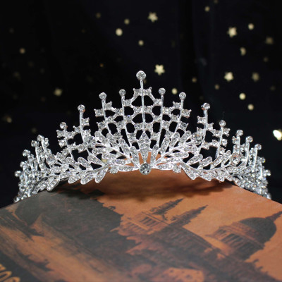 Vương miện cô dâu đính đá hoạ tiết hoa lá mềm mại