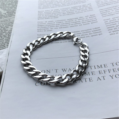 Vòng đeo tay bản to mạnh mẽ nam tính