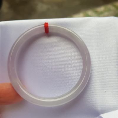 Vòng cẩm thạch Trắng Tím A 48mm x cọng mỏng nhỏ 6mm  Màu trắng tím nhẹ 2 bên  Nữ mệnh kim thủy tay nhỏ 35kg - 48kg đeo ạ