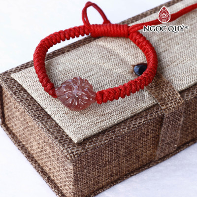 Vòng thắt dây đỏ nữ hoàng hồ ly đá thạch anh dâu hợp mệnh hỏa, thổ - Ngọc Quý Gemstones