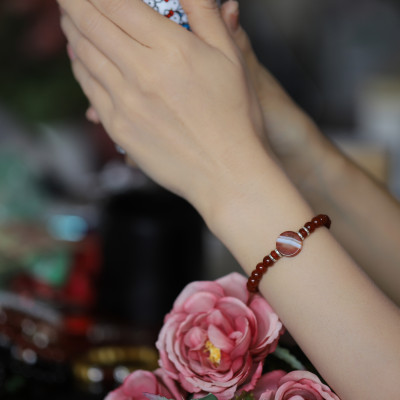 Vòng tay phong thủy đá Mã Não Đỏ 6 ly mix Mã Não Mặt tròn by ANQLO