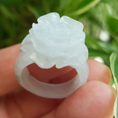 Nhẫn Nữ mới chạm Bông Hồng Nổi màu Trắng rất đẹp đá cẩm thạch tự nhiên Ni 18mm hợp mệnh kim mệnh thủy đeo tay xinh lắm ạ