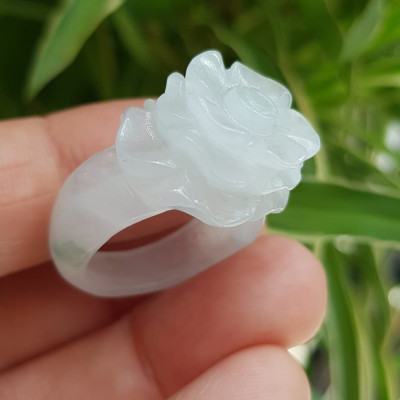 Nhẫn Nữ mới chạm Bông Hồng Nổi màu Trắng rất đẹp đá cẩm thạch tự nhiên Ni 18mm hợp mệnh kim mệnh thủy đeo tay xinh lắm ạ
