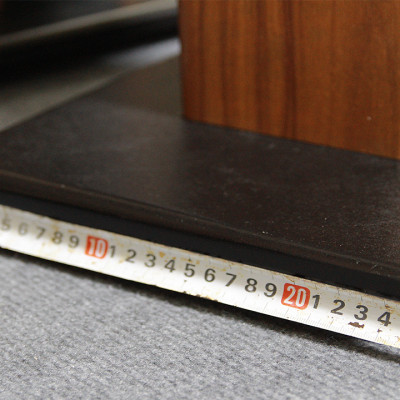 Chân loa chống rung Venza Bm 70 - hàng chính hãng (1 đôi)