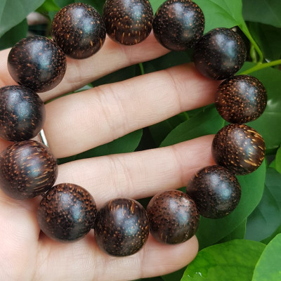 VÒNG tay Nam gỗ trầm hương Size vòng hạt 16mm Nam đeo đẹp có mùi thơm nhẹ nhàng rẻ đẹp ạ