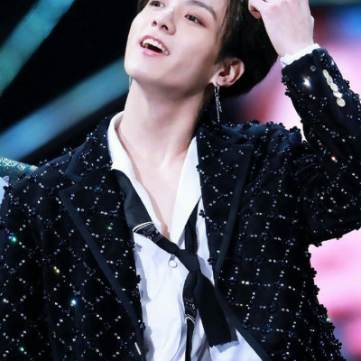 Bông tai mix lá và sợi xích dài cực ngầu KPOP 1 đôi