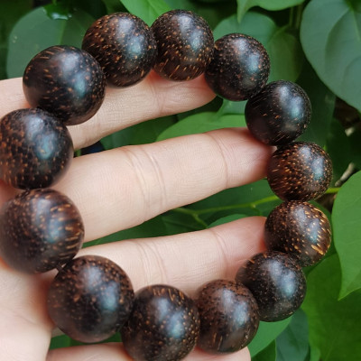 VÒNG tay Nam gỗ trầm hương Size vòng hạt 16mm Nam đeo đẹp có mùi thơm nhẹ nhàng rẻ đẹp ạ