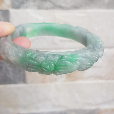 ️Vòng Cẩm Thạch tự nhiên chạm bông mai đẹp Size 56mm x Cao 12mm x dầy may mắn Màu xanh lý tươi trắng xám đẹp sang nữ 54kg - 62kg đeo ạ