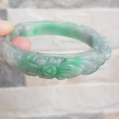 ️Vòng Cẩm Thạch tự nhiên chạm bông mai đẹp Size 56mm x Cao 12mm x dầy may mắn Màu xanh lý tươi trắng xám đẹp sang nữ 54kg - 62kg đeo ạ