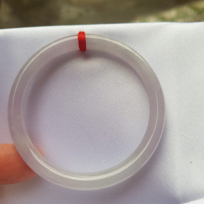 Vòng cẩm thạch Trắng Tím A 48mm x cọng mỏng nhỏ 6mm  Màu trắng tím nhẹ 2 bên  Nữ mệnh kim thủy tay nhỏ 35kg - 48kg đeo ạ