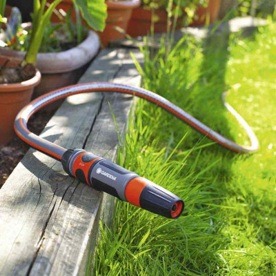 Vòi phun cổ điển cầm tay Gardena 18300-50