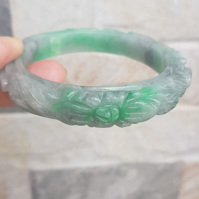 ️Vòng Cẩm Thạch tự nhiên chạm bông mai đẹp Size 56mm x Cao 12mm x dầy may mắn Màu xanh lý tươi trắng xám đẹp sang nữ 54kg - 62kg đeo ạ