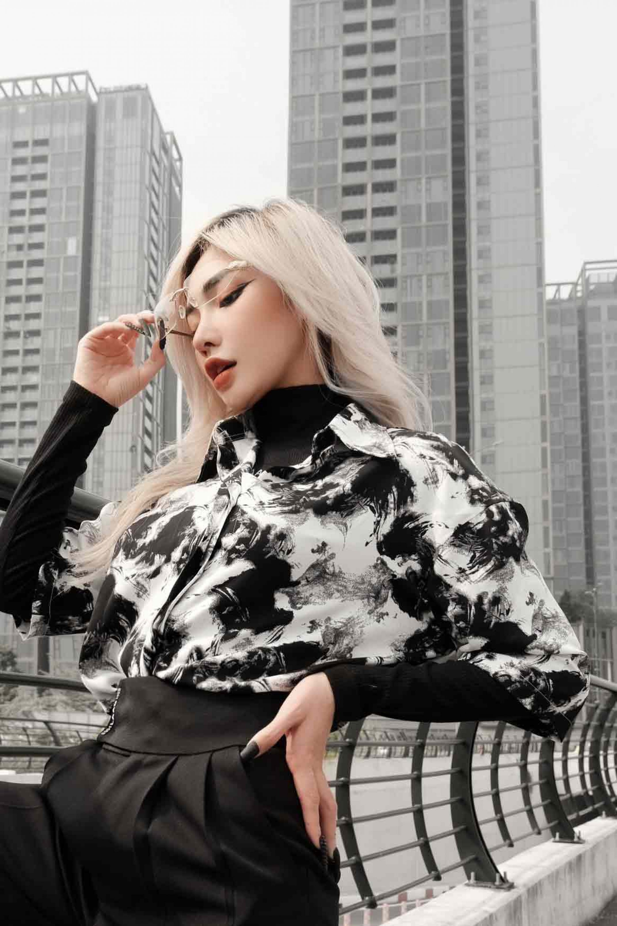 Áo somi tay ngắn mực loang