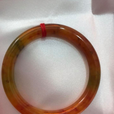 Vòng tay đá cẩm thạch tứ quý bóng đẹp 50mm màu cam vàng chanh bông đỏ đỏ rất xinh  Size vòng 50mm x dầy 8mm  Vòng đẹp lạ xinh nữ 50kg-55kg ạ