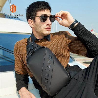 Túi đeo chéo nam cao cấp phong cách châu âu  – BEE GEE DCN9322