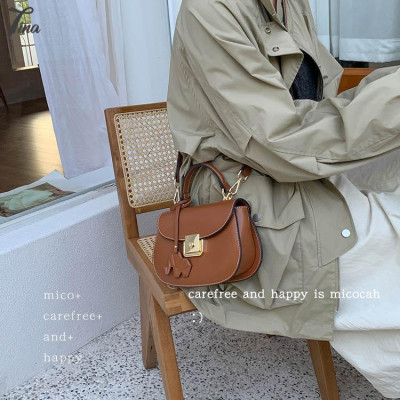 Túi xách cầm tay nữ Micocah Saddle 2021 thiết kế form bán nguyệt, style đơn giản (NSE469) (M407)