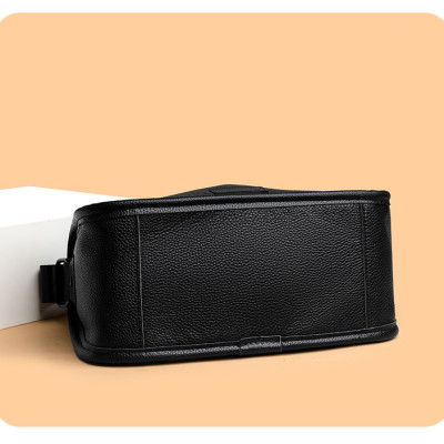 Túi đeo chéo nam kiểu dáng mới - BEE GEE DCN9410