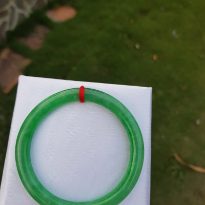 Vòng Đeo Tay Đá Cẩm Thạch Lý 52mm Size vòng 52mm x dầy 7mm màu xanh lá đẹp Nữ mệnh thủy mộc hỏa trên 50kg - 57kg đeo ạ