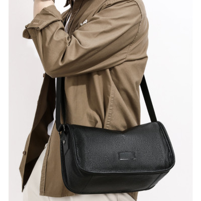 Túi đeo chéo nam kiểu dáng mới - BEE GEE DCN9410