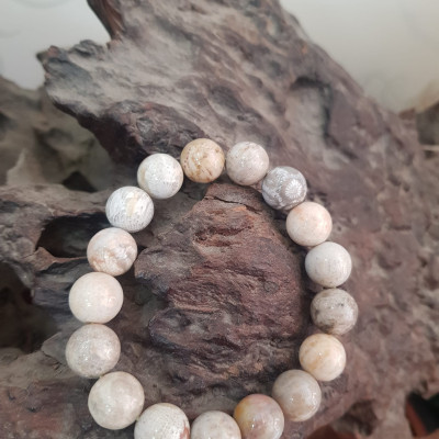 Vòng san hô hóa thạch hiếm 12mm 17 hạt đẹp size vòng 12ly 17 hạt cung sanh Anh Chị đeo đẹp Màu đẹp như bông hoa vân trắng vàng nâu vân bóng đẹp lạ sang tay lắm luôn ạ