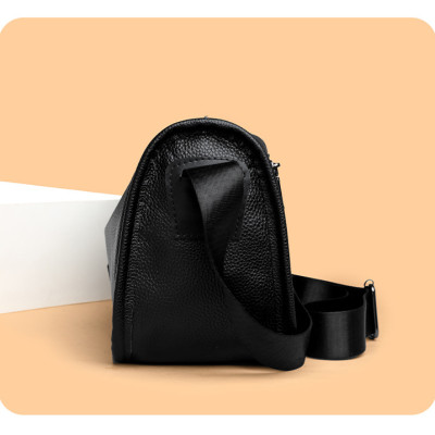 Túi đeo chéo nam kiểu dáng mới - BEE GEE DCN9410