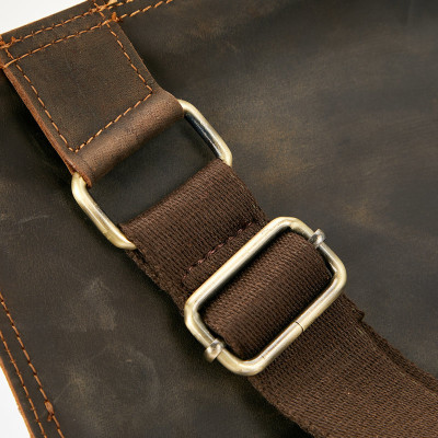 Túi đeo chéo nam DA BÒ THẬT – BEE GEE DCN9400