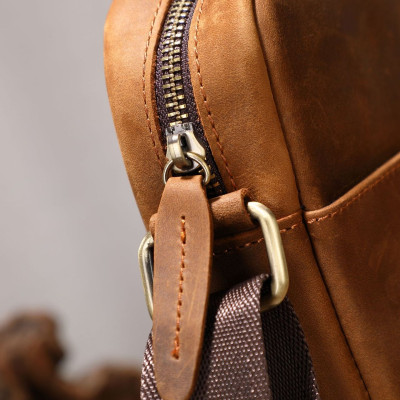 Túi đeo chéo nam DA BÒ THẬT – BEE GEE DCN9339