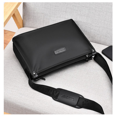 Túi đeo chéo nam phong cách mới  - BEE GEE DCN9431