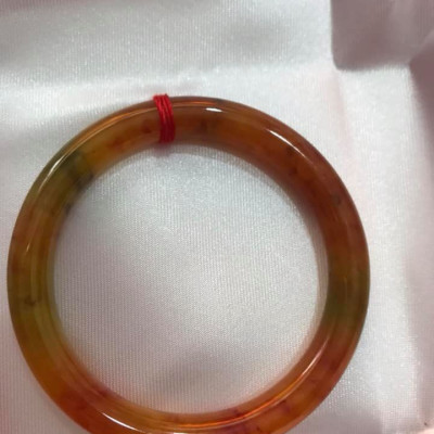 Vòng tay đá cẩm thạch tứ quý bóng đẹp 50mm màu cam vàng chanh bông đỏ đỏ rất xinh  Size vòng 50mm x dầy 8mm  Vòng đẹp lạ xinh nữ 50kg-55kg ạ