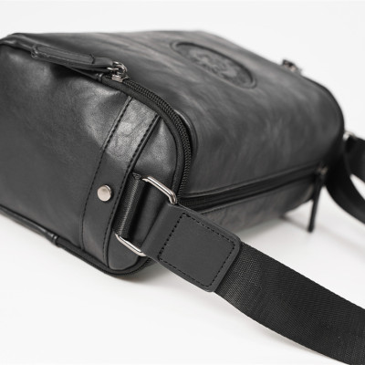 Túi đeo chéo nam phong cách mới – BEE GEE DCN9352