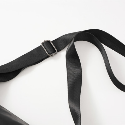 Túi đeo chéo nam phong cách mới – BEE GEE DCN9352