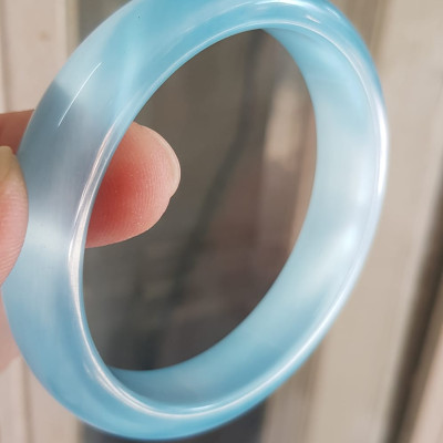 Vòng tay nữ đá mắt mèo Xanh dương nhẹ bản hẹ mới Ni 53mm x cao 12mm x dầy 6,5mm Nữ 49kg - 54kg đeo Vòng màu xanh dương nhẹ xinh tươi đẹp rẻ lắm chuẩn hợp nữ mệnh thuỷ mệnh mộc ạ