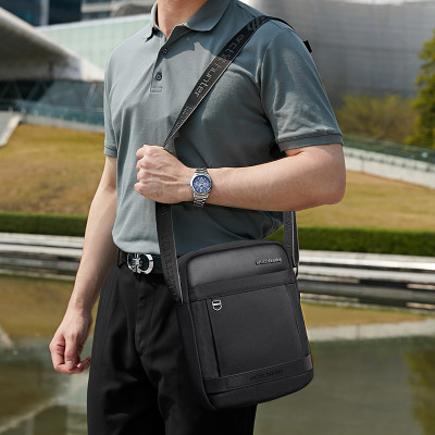 Túi đeo chéo nam Arctic Hunter K00162 chất liệu Oxford chống thấm nước, đựng ipad, thiết kế nhiều ngăn tiện dụng