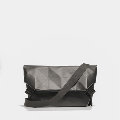 Túi đeo chéo nam phong cách mới  - BEE GEE DCN9248