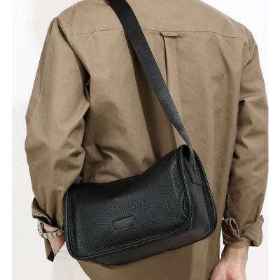 Túi đeo chéo nam kiểu dáng mới - BEE GEE DCN9410