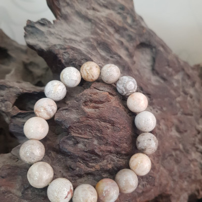 Vòng san hô hóa thạch hiếm 12mm 17 hạt đẹp size vòng 12ly 17 hạt cung sanh Anh Chị đeo đẹp Màu đẹp như bông hoa vân trắng vàng nâu vân bóng đẹp lạ sang tay lắm luôn ạ